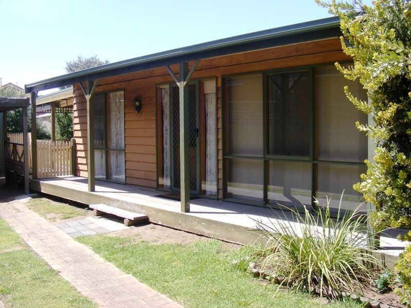 9 Seaview Avenue, St Leonards VIC 3223