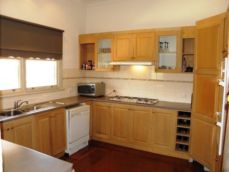 12 Seaview Avenue, St Leonards VIC 3223