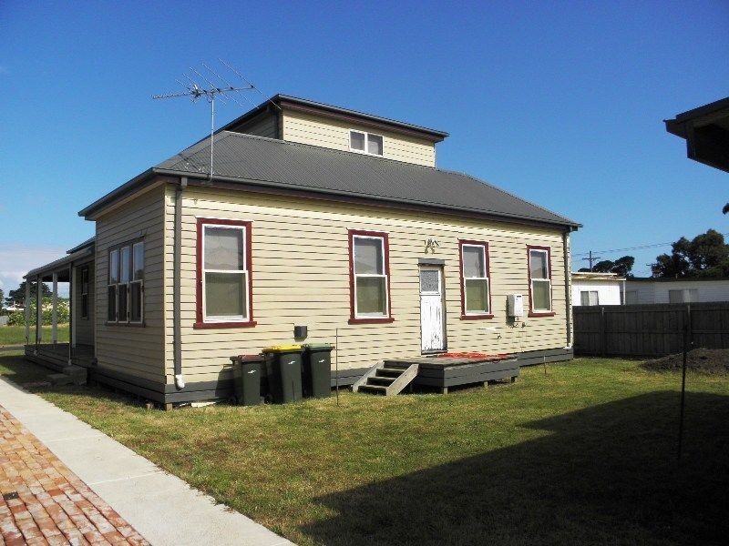 12 Seaview Avenue, St Leonards VIC 3223