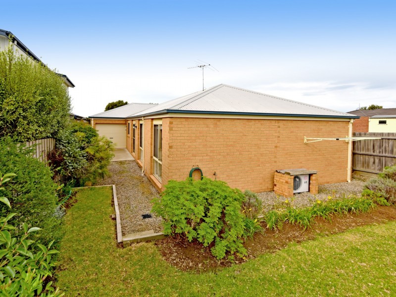 34 Pearl Bay Passage, St Leonards VIC 3223