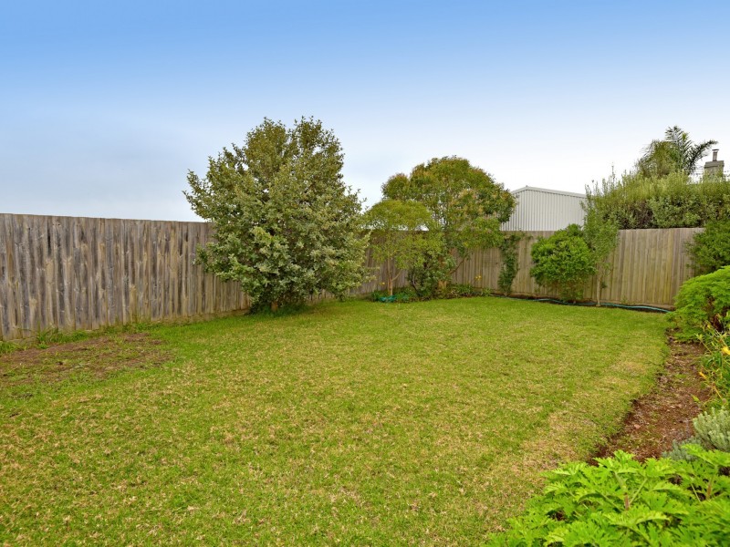 34 Pearl Bay Passage, St Leonards VIC 3223