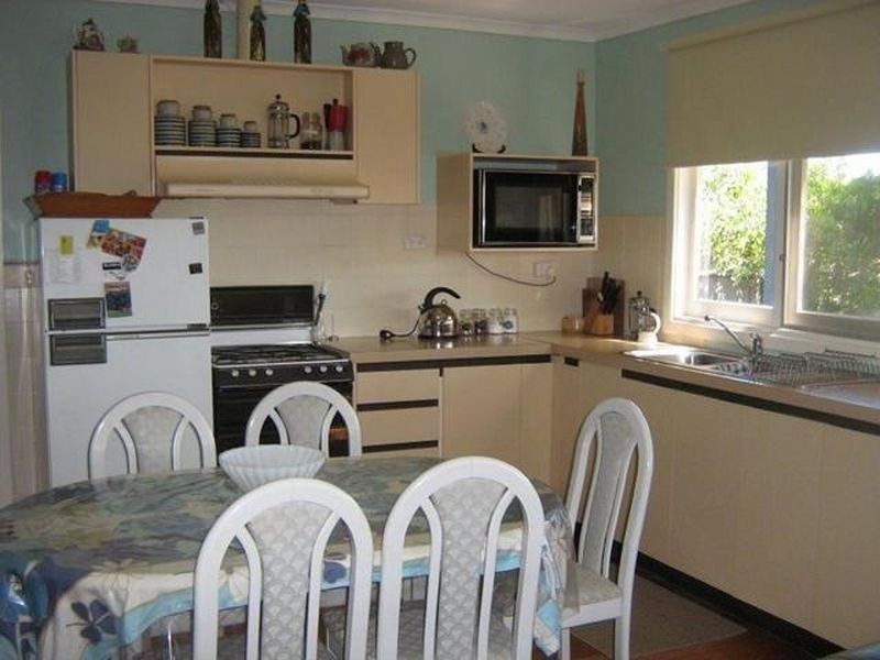 13 Swan Parade, St Leonards VIC 3223