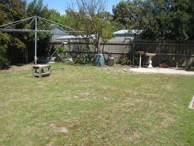 13 Swan Parade, St Leonards VIC 3223
