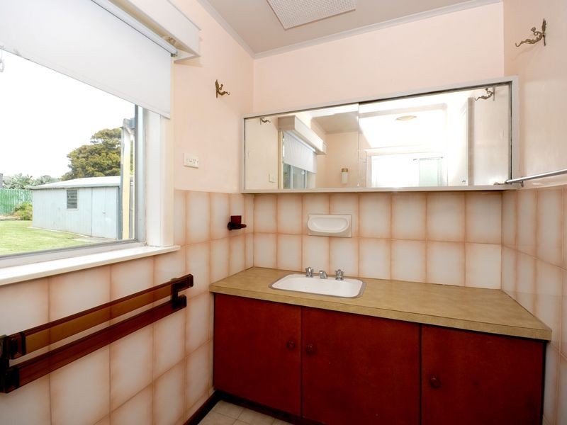 12 Sylvester Avenue, St Leonards VIC 3223