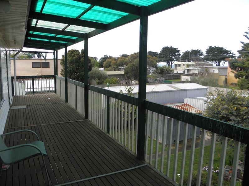 19 Bayside Avenue, St Leonards VIC 3223