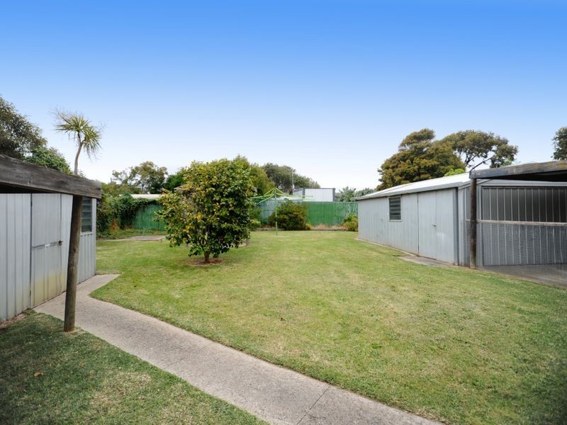 12 Sylvester Avenue, St Leonards VIC 3223