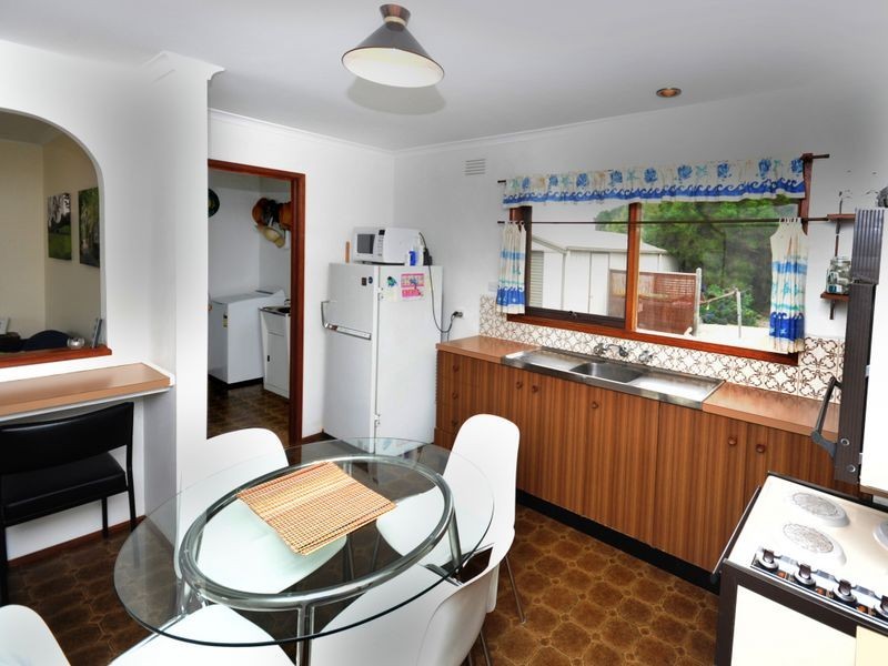 5 Bayview Avenue, St Leonards VIC 3223