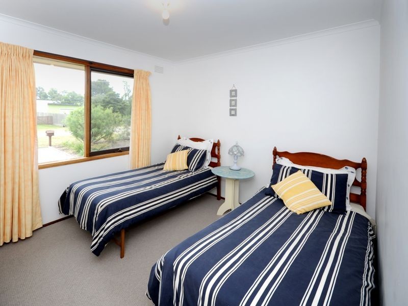 5 Bayview Avenue, St Leonards VIC 3223