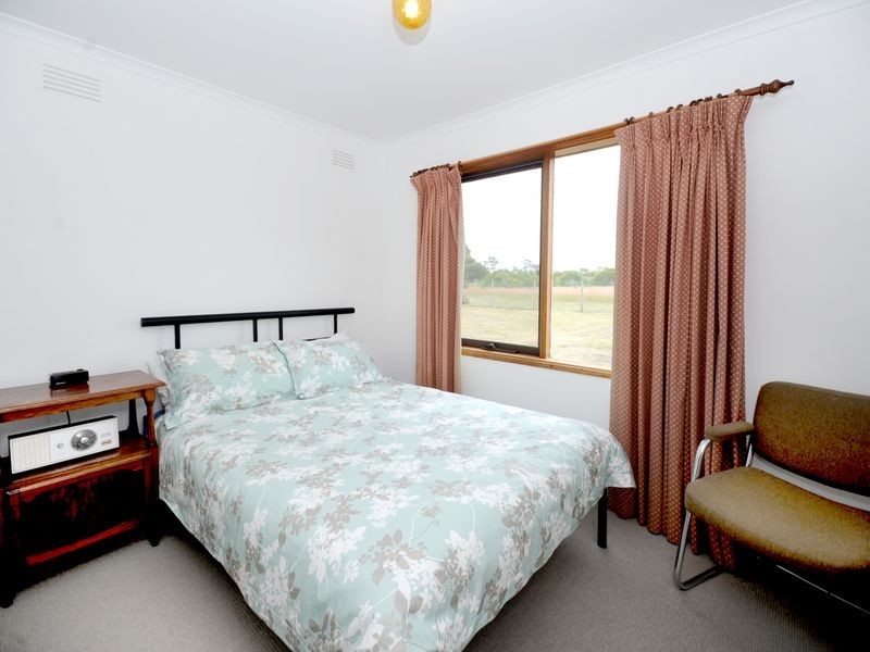 5 Bayview Avenue, St Leonards VIC 3223