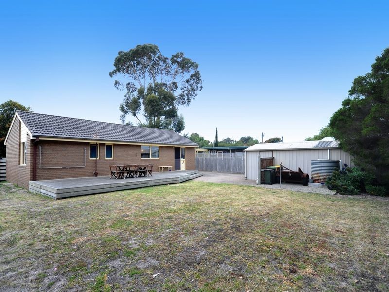 5 Bayview Avenue, St Leonards VIC 3223