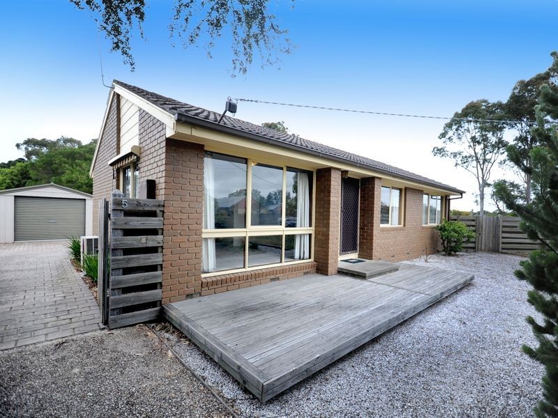 5 Bayview Avenue, St Leonards VIC 3223