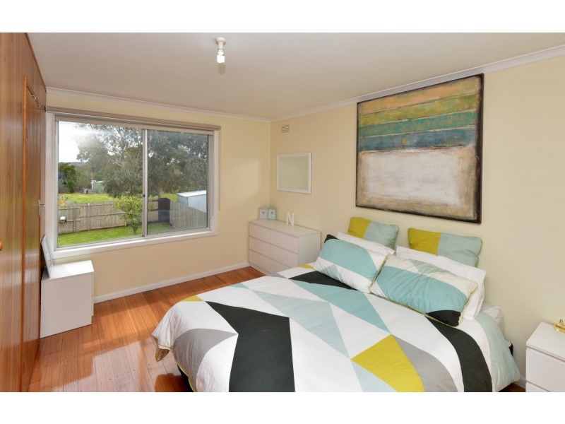 5 Rhonda Avenue, St Leonards VIC 3223