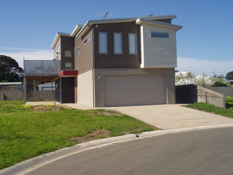 16 Yacht Court, Indented Head VIC 3223