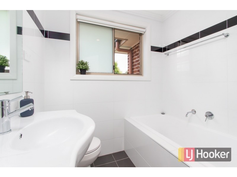 2/9 William Street, Richmond NSW 2753