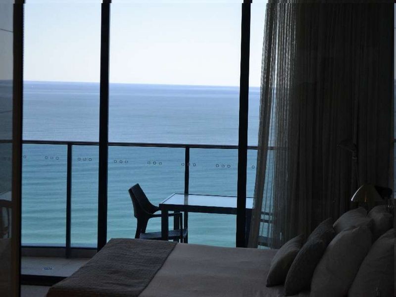 4 Charles Avenue – ‘Oracle’, Broadbeach QLD 4218