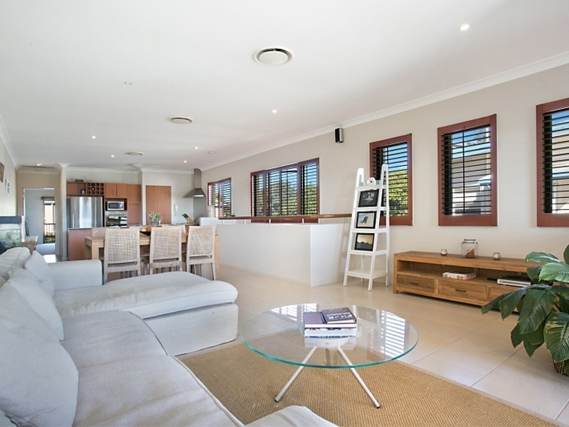 2/14 Gardenia Grove, Burleigh Heads QLD 4220