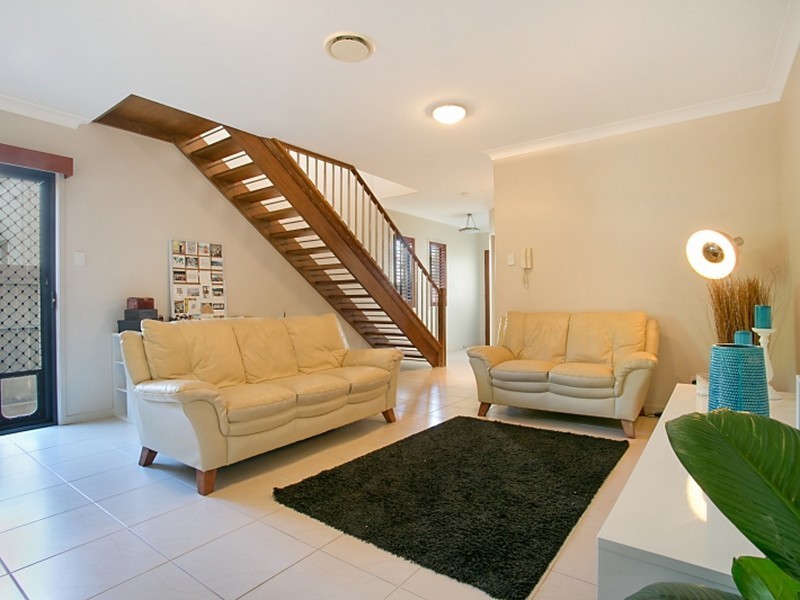 2/14 Gardenia Grove, Burleigh Heads QLD 4220