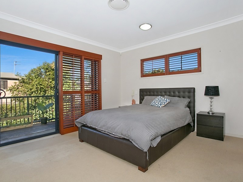 2/14 Gardenia Grove, Burleigh Heads QLD 4220
