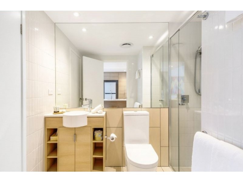 1806/2663 Gold Coast Highway, Broadbeach QLD 4218