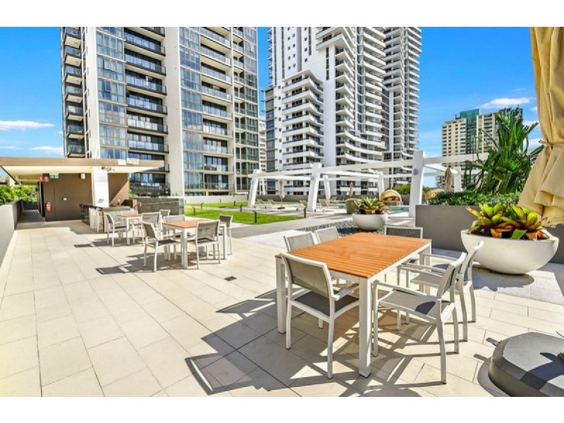 1806/2663 Gold Coast Highway, Broadbeach QLD 4218
