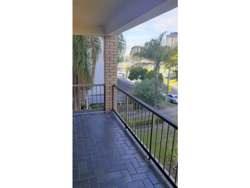 6/25 Armrick Avenue, Broadbeach QLD 4218
