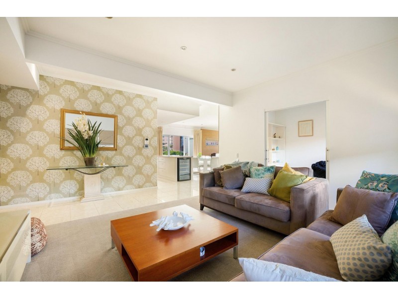 22/120 Surf Parade, Broadbeach QLD 4218