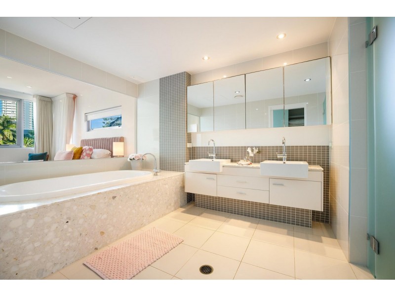 22/120 Surf Parade, Broadbeach QLD 4218