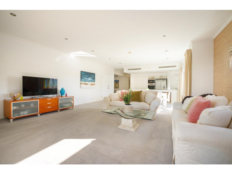 22/120 Surf Parade, Broadbeach QLD 4218