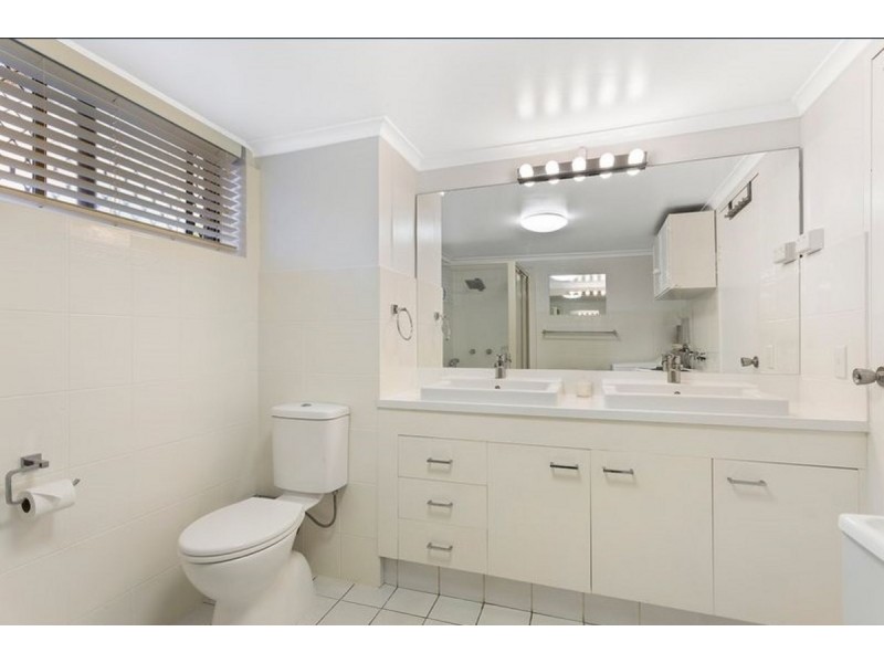 2/43 Karbunya Street, Mermaid Waters QLD 4218