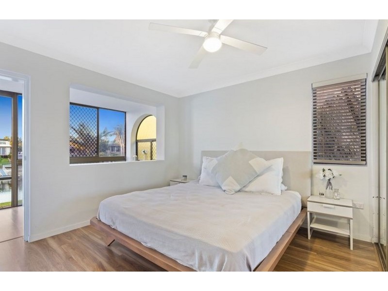 2/43 Karbunya Street, Mermaid Waters QLD 4218