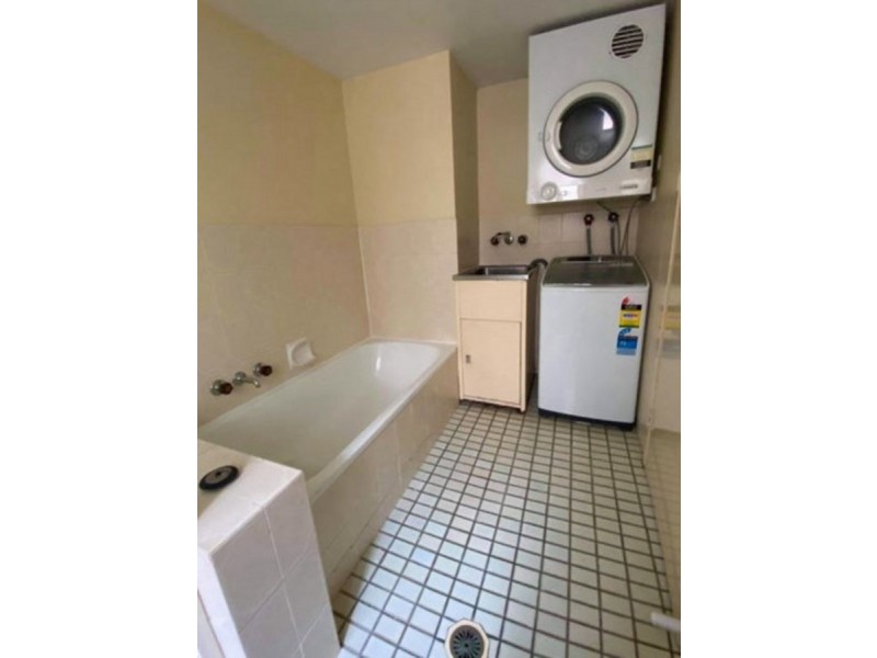 5/25 Armrick Avenue, Broadbeach QLD 4218