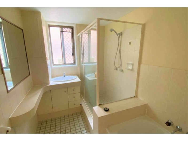 5/25 Armrick Avenue, Broadbeach QLD 4218