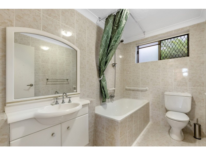 5 Kevin Court, Miami QLD 4220