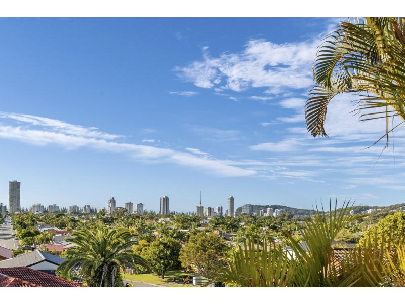 5 Kevin Court, Miami QLD 4220