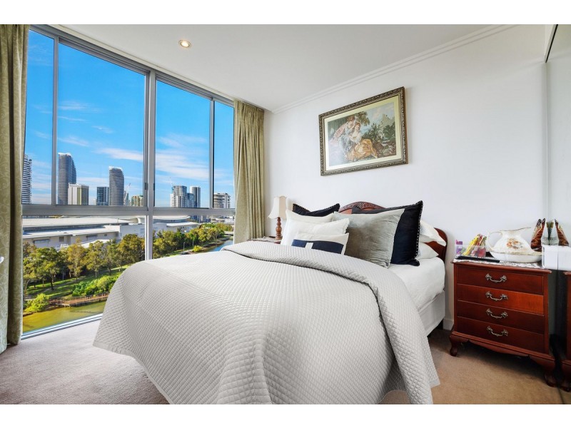 1704/33 T E PETERS Drive, Broadbeach Waters QLD 4218