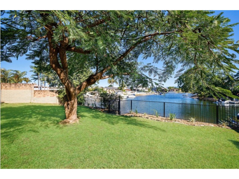 7 Tosti Street, Bundall QLD 4217