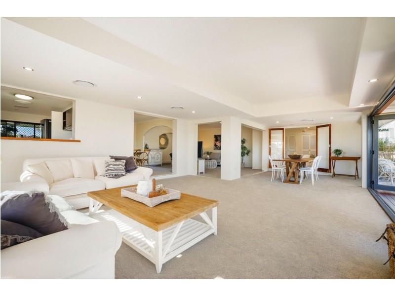 7 Tosti Street, Bundall QLD 4217