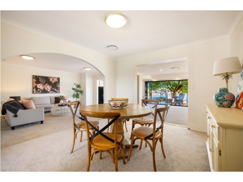 7 Tosti Street, Bundall QLD 4217