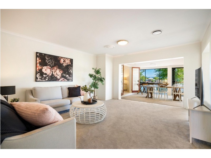 7 Tosti Street, Bundall QLD 4217