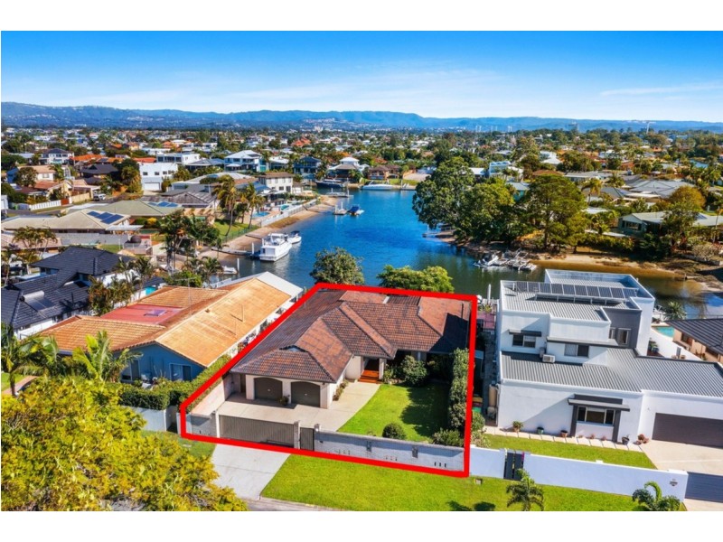 7 Tosti Street, Bundall QLD 4217