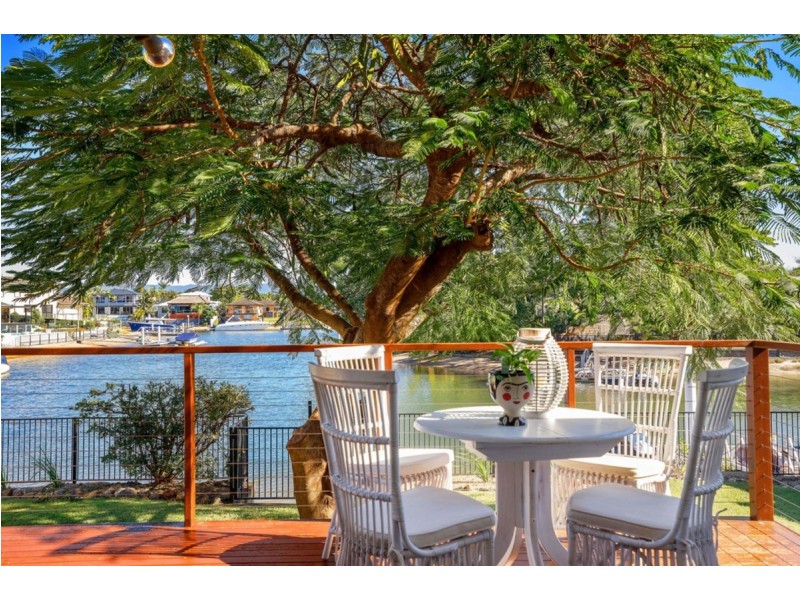 7 Tosti Street, Bundall QLD 4217