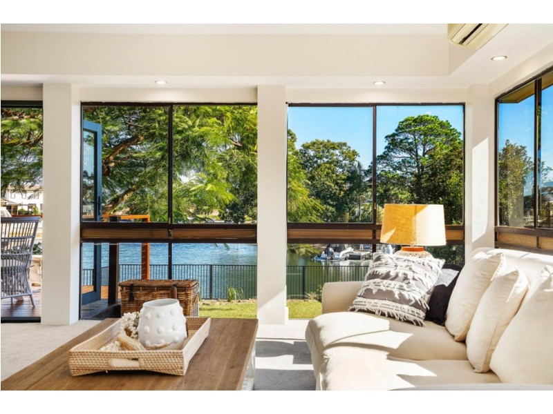 7 Tosti Street, Bundall QLD 4217