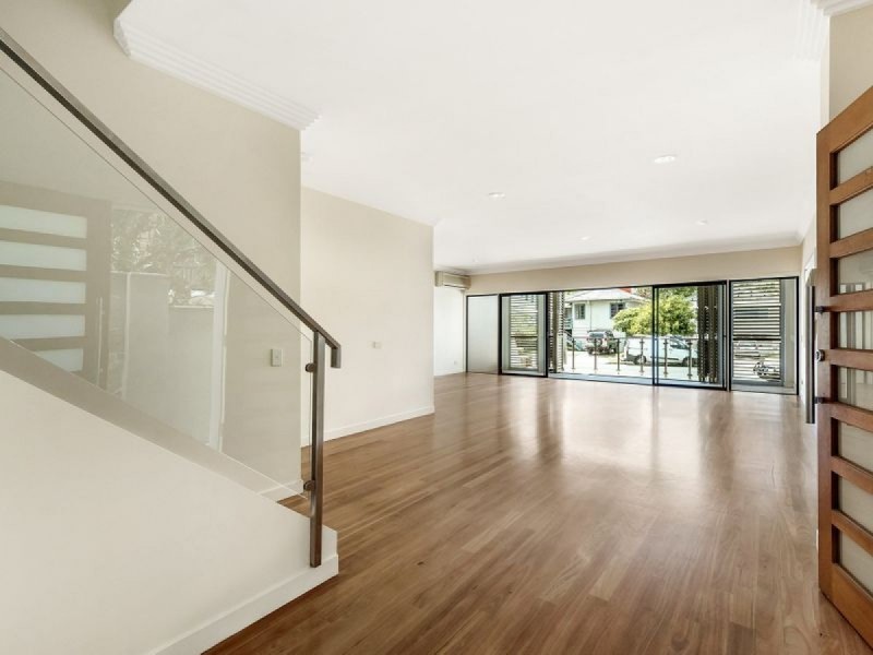 1/202 Surf Parade, Broadbeach QLD 4218