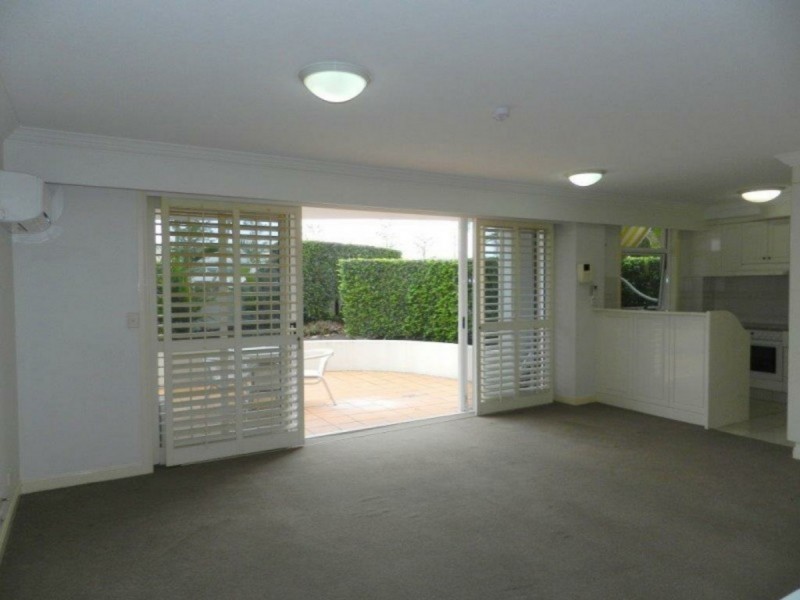 1111/24 Queensland Avenue, Broadbeach QLD 4218