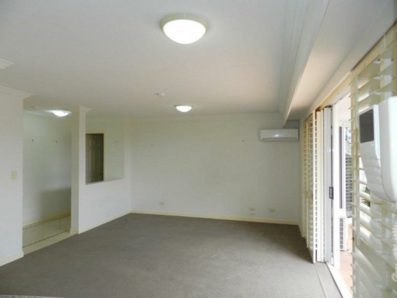 1111/24 Queensland Avenue, Broadbeach QLD 4218