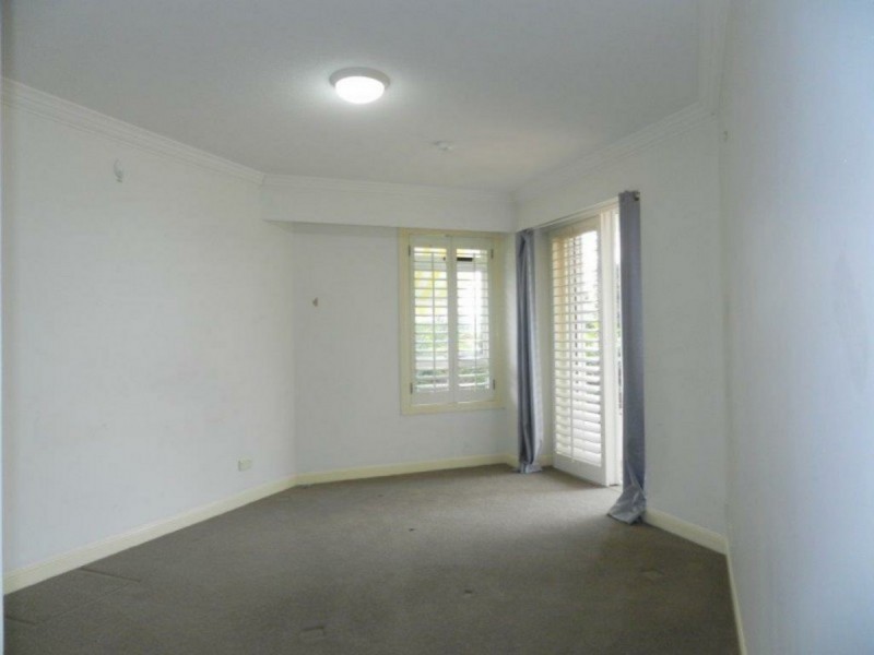 1111/24 Queensland Avenue, Broadbeach QLD 4218