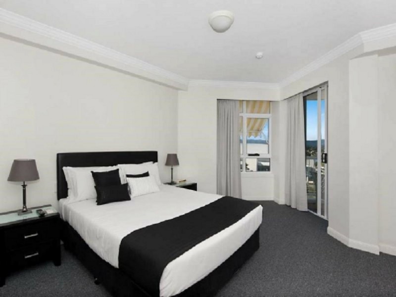 1111/24 Queensland Avenue, Broadbeach QLD 4218