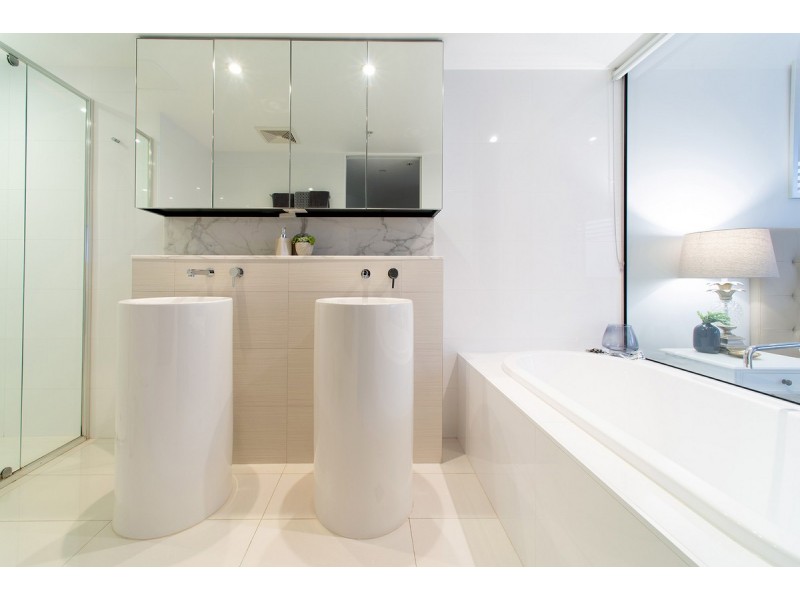22502/21 Elizabeth Avenue, Broadbeach QLD 4218