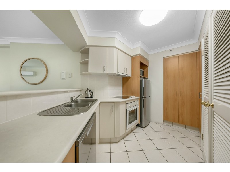 1076/2633 Gold Coast Highway, Broadbeach QLD 4218