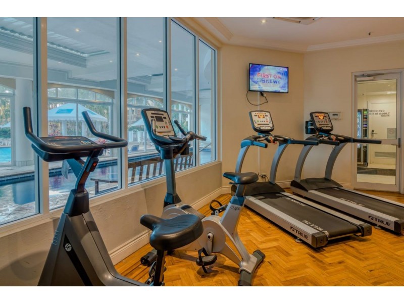 1076/2633 Gold Coast Highway, Broadbeach QLD 4218